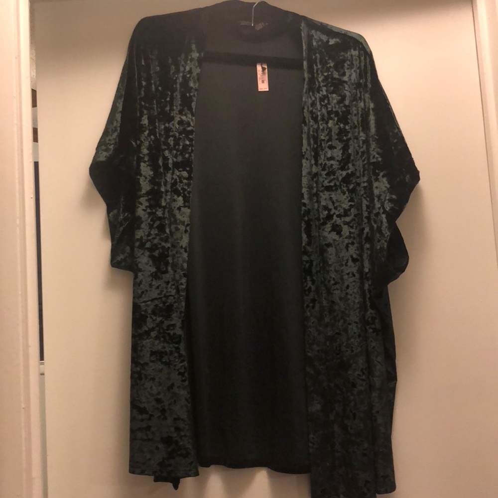 Victoria’s Secret black velvet short sleeve robe